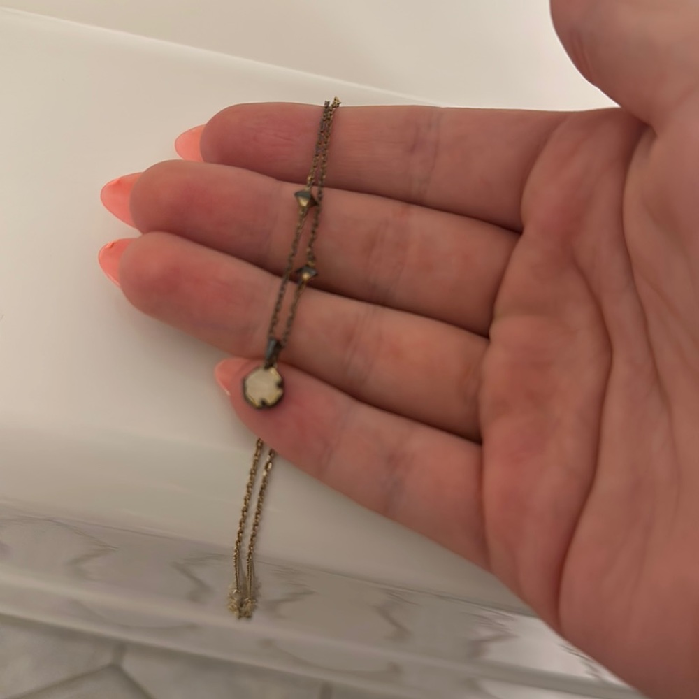 Kendra Scott necklace
